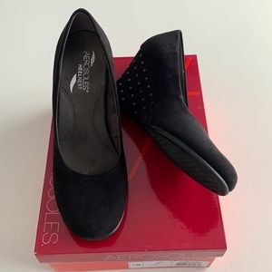 Aerosoles black suede wedge shoes. Size 7.